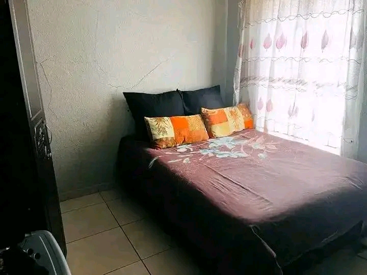 2 bedroom to rent in west for r3 800 it has s  in Mamelodi