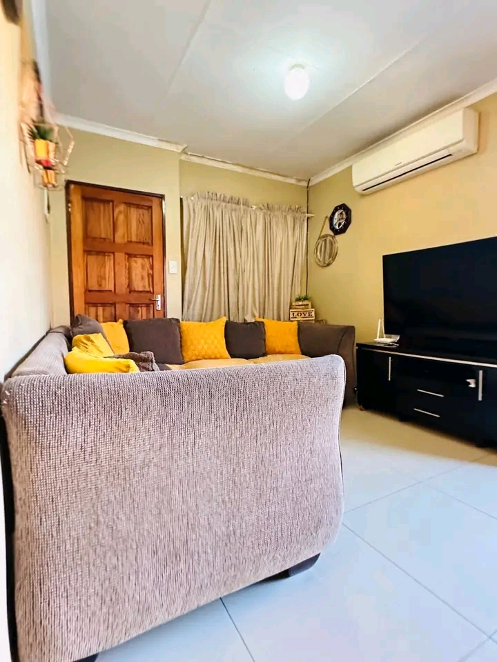 2 bed room to rent in ext 8 available from 28  in Cosmo City