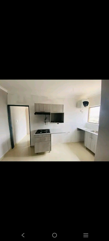 1 spacious bedroom cottage with fitted kitche  in Norkem Park