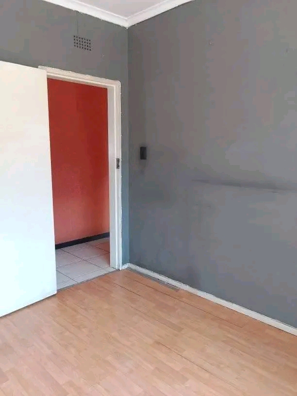 Room available close to checkers and mooifont  in Birch Acres