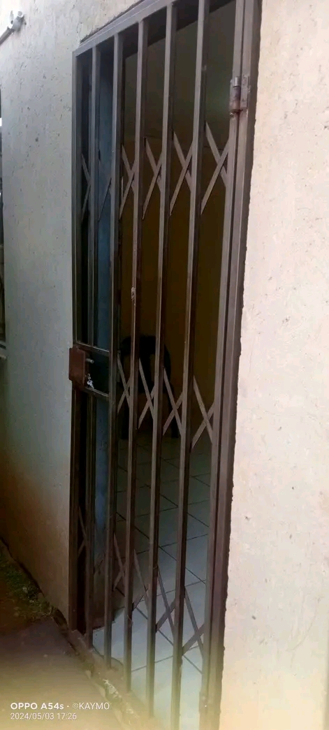 Room to rent again available for r1400 it got  in Braamfischer