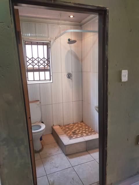 Bachelor unit available for rental at ext4 .   in Protea Glen
