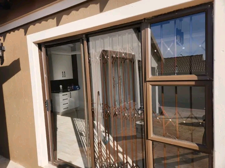 Big ensuite available immediately in gardens   in Dobsonville