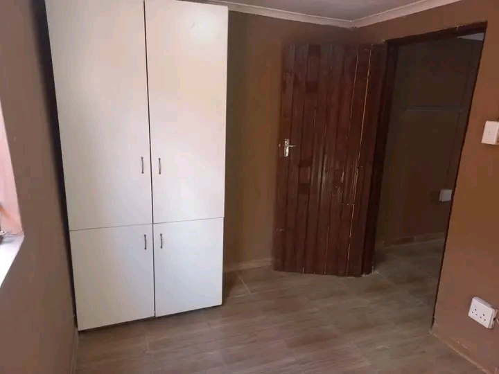 Neat and spacious one bedroom cottage availab  in The Hill