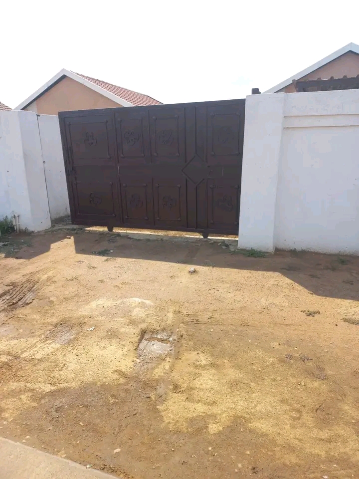 House to rent available immediately at ext17   in Windmill Park