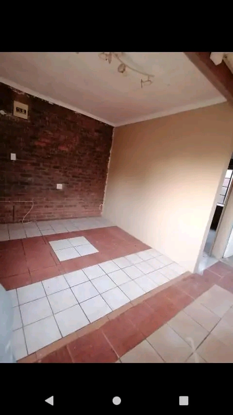 Cottage behind goldman spar 
one bedroom kit  in Florida
