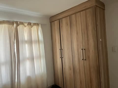 Sharing room (with a guy) available in 2 bedr  in Midrand