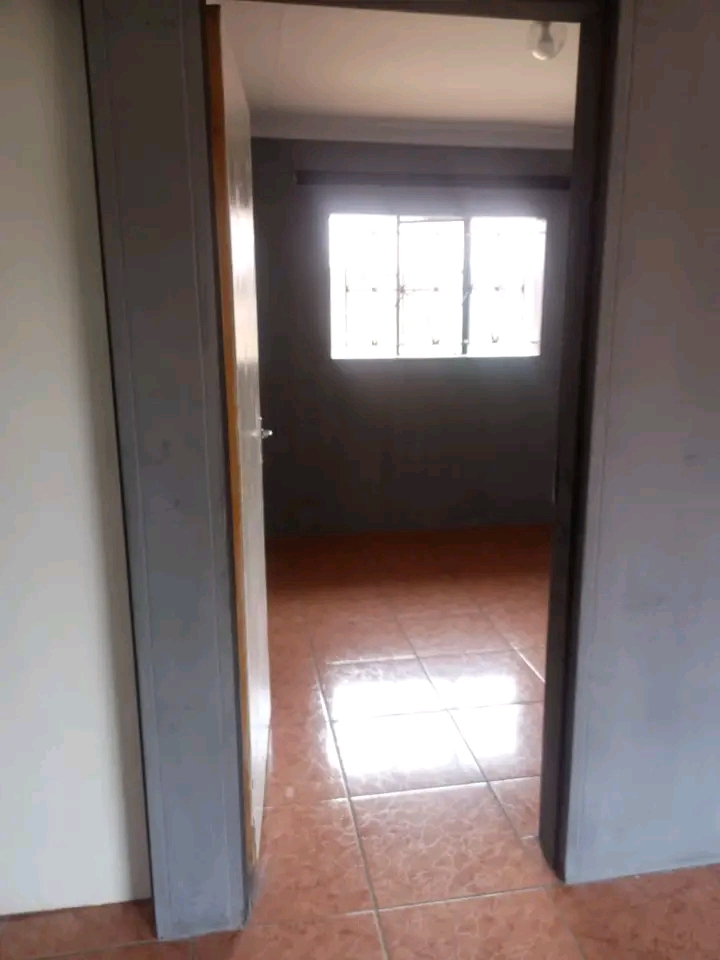 Renting a spacious 2 bed room house in ext 6   in Cosmo City