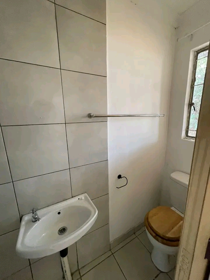 West🏘️ terenure 🏡
3 units 
rental :  in Kempton Park