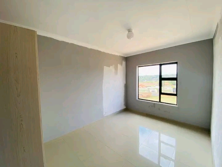 1 spacious bedroom bachelor with fitted kitch  in Norkem Park