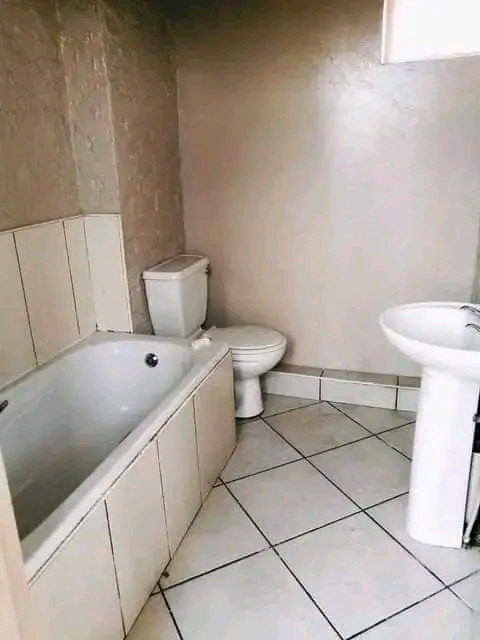 Bachelors and 2bedrooms flats still available  in Johannesburg