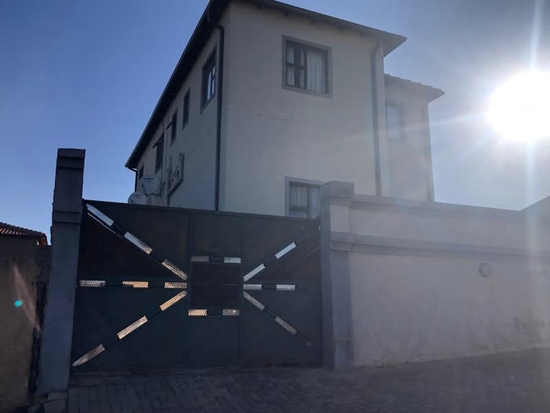 7 bedroom house for sale in ext 10. going for  in Cosmo City