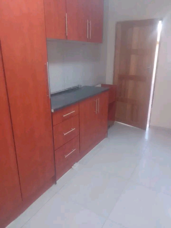 Bachelor en-suite
rent r3000
deposit r3000  in Orlando West