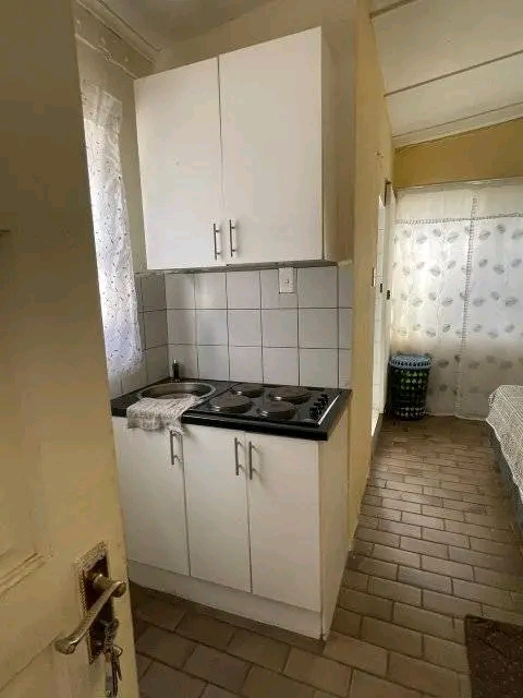 A bachelor apartment available in corllet dri  in Bramely