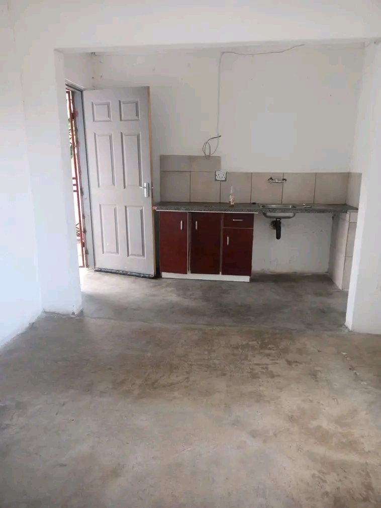 An open bachelor with fitted kitchen, bathroo  in Norkem Park