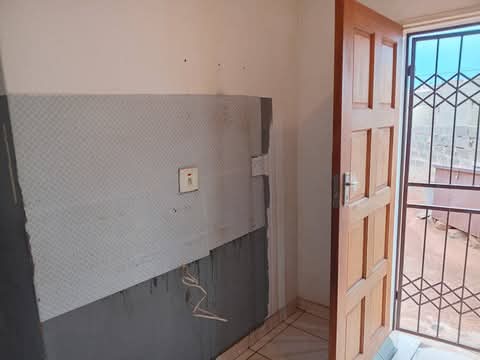 2 bedroom house
rent r3000
depositr3000 (ne  in Beverly Hills