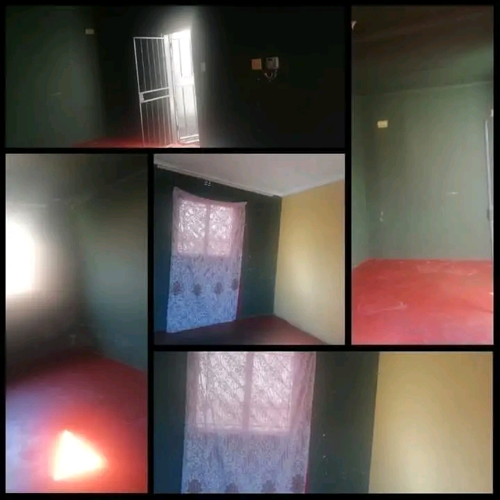 Siziba section
big garage size room availabl  in Tembisa