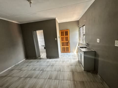 🏠 en-suite to rent
📍 ext 27, soweto
�  in Protea Glen