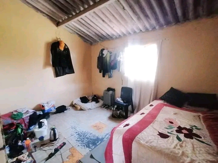 Home for rental 🏅🏅(zone 3) - soweto 
2  in Pimville