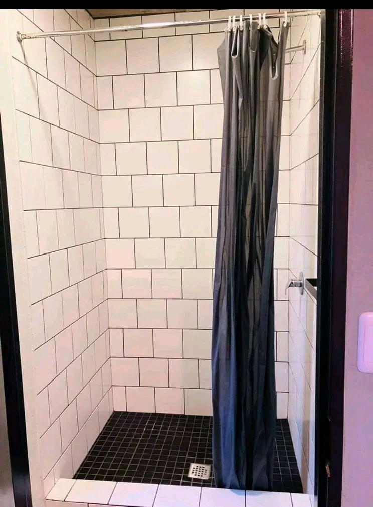 Cluster rooms without balcony r2600 1 bedroom  in Maboneng