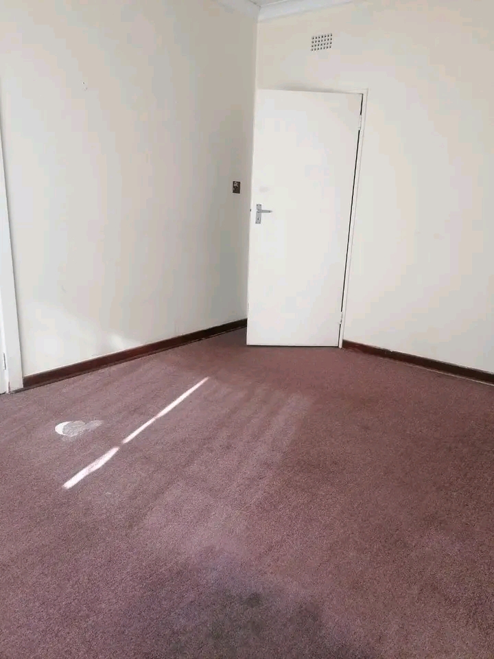 Inside room to rent: 1st july

standard ins  in Southdale