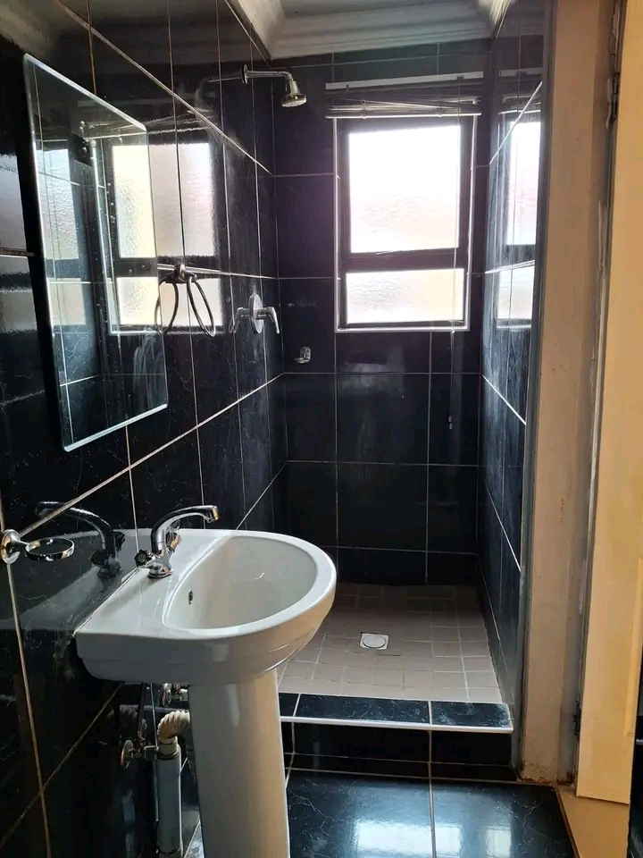 Bachelor available for rental in zone 1. wate  in Meadowlands