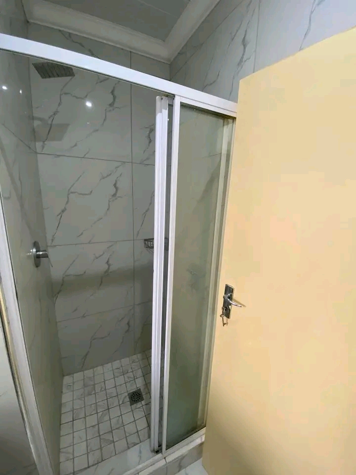 Flat share room available in a 2 bed 2 bath a  in Midrand