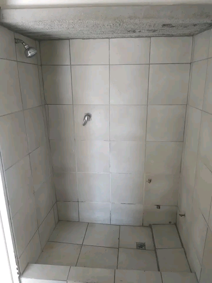 Bachelor flat available at killarney court, n  in Krugersdorp
