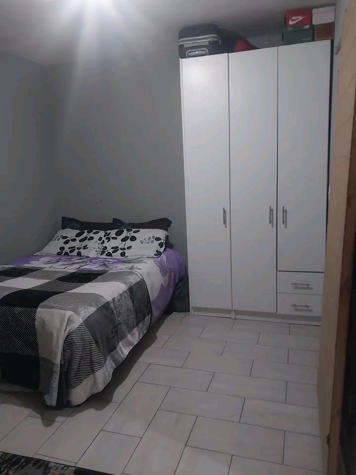 Bachelor room to rent in ext10  flats to rent  in Cosmo City