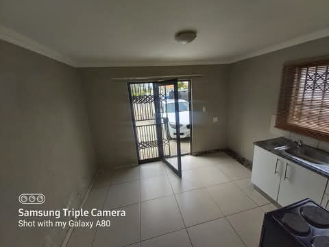 1 bedroom cottage up for rental 
rental r450  in Blue Hills
