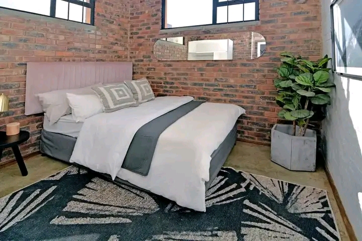 L m looking for a lady to rent a room in a 2b  in Marshalltown