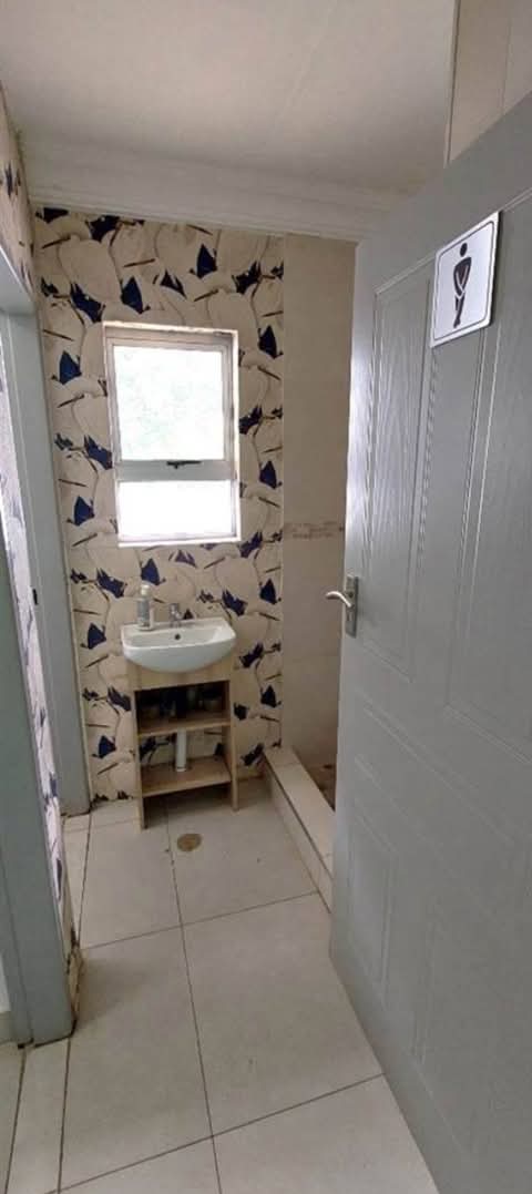 This freestanding house is fully fitted and f  in Randpark Ridge