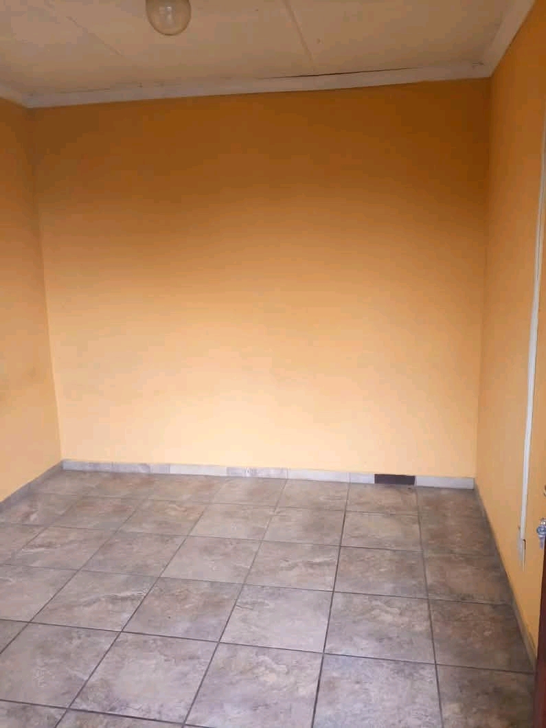 Standard room with sharing shower 🚿 toilet  in Dube