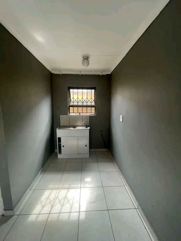Room available 
20401 sene street ext 20 sow  in Protea Glen