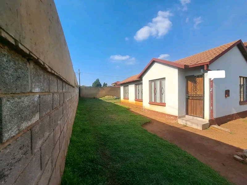 Property available for rental 

has 3beds o  in Protea North