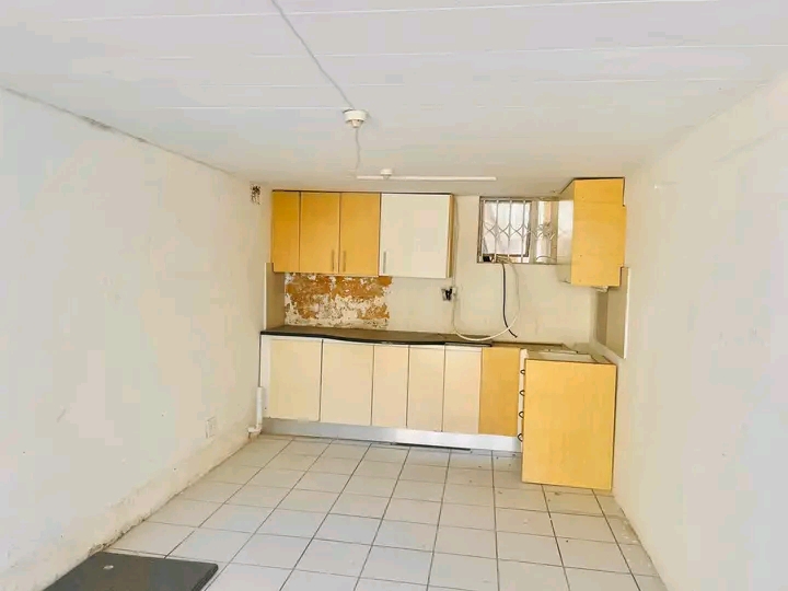 2 bedroom cottage available
6k including ele  in Lombardy East