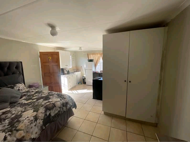 A spacious bachelor with cupboard and four pl  in Norkem Park