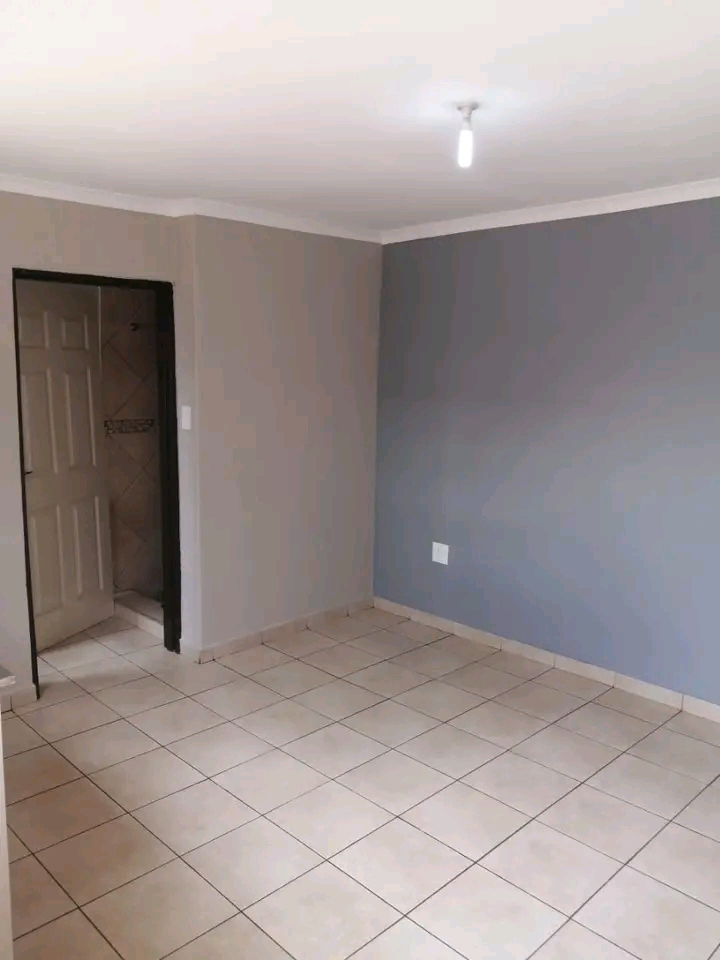 Bachelor room for rental available in ext.12.  in Protea Glen