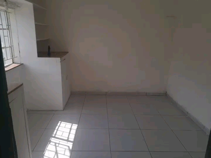 1 bed room cottage for rent in 3300 deposit 1  in Turffontein