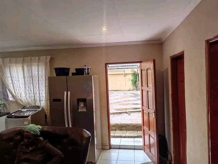 Urgent offer
a beautiful 2 bedrooms cottage   in The Hill