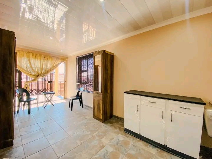 Property to let 1bed 1bath en-suite @3.300
b  in Dlamini