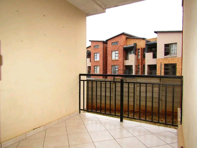A neat and cosy 1 bed 1 bath apartment is ava  in Northriding