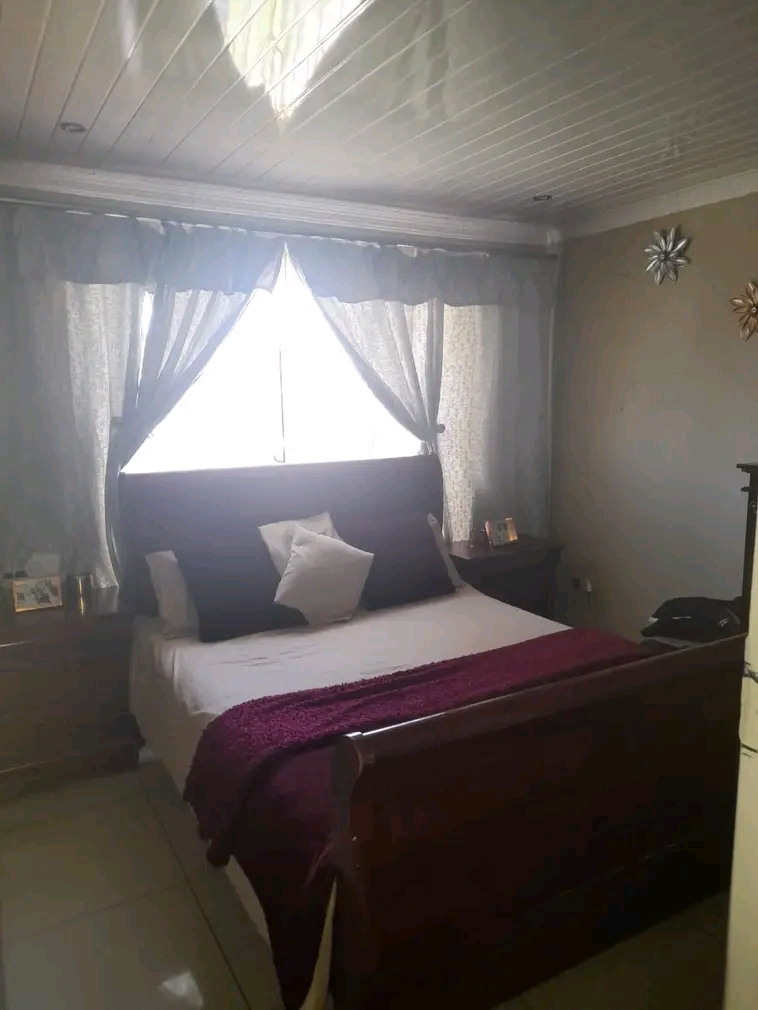 Area: ext25📍
rental price r5500 plus depo  in Vosloorus
