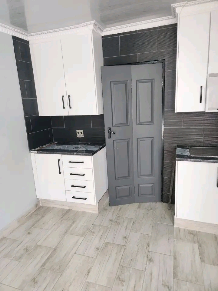 Big ensuite available immediately in gardens   in Dobsonville