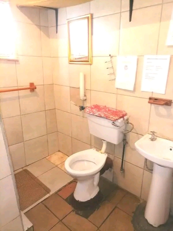 Room available in dobsonville ext 3 island re  in Dobsonville
