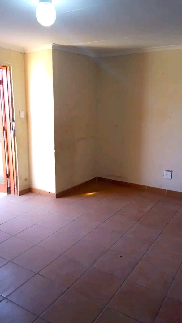 2 room zozo at orlando east opposite diepkloo  in Diepkloof