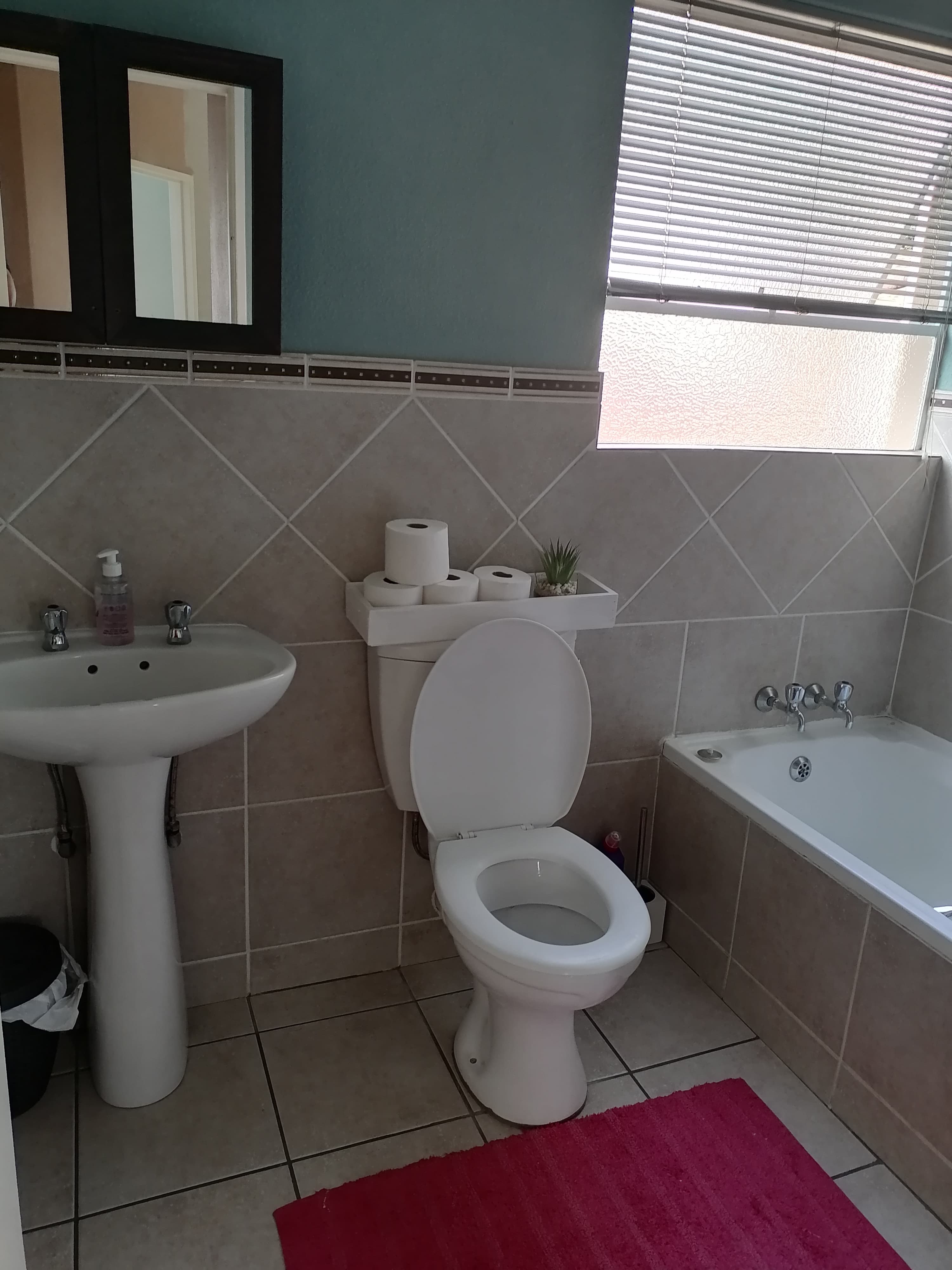  2bed, 1 bath, 1parking,
14 min walk to sout  in Naturena