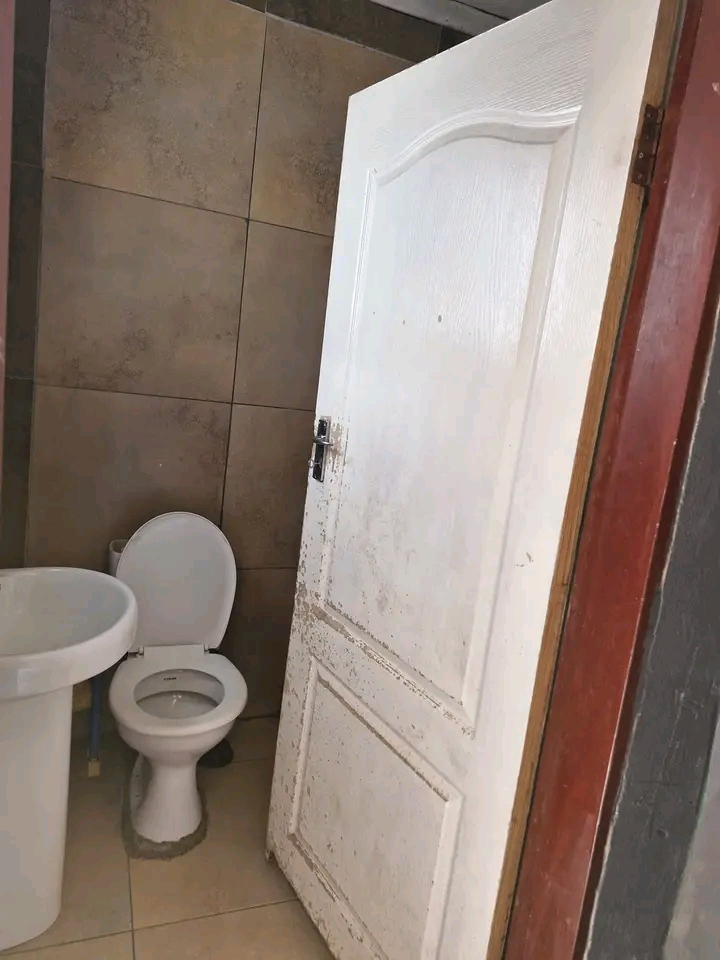 I have beautiful bachelor room available at e  in Cosmo City