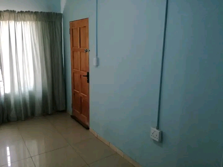 Double room available in zone 5 corner schrad  in Meadowlands