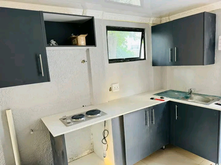 2 fitted bedroom house ,with kitchen, lounge   in Norkem Park
